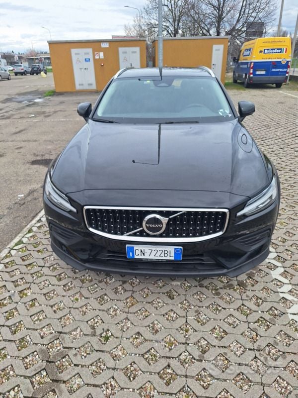 Usata Volvo V60 CC 197 CV (144 kW) 2023 Nero Station wagon