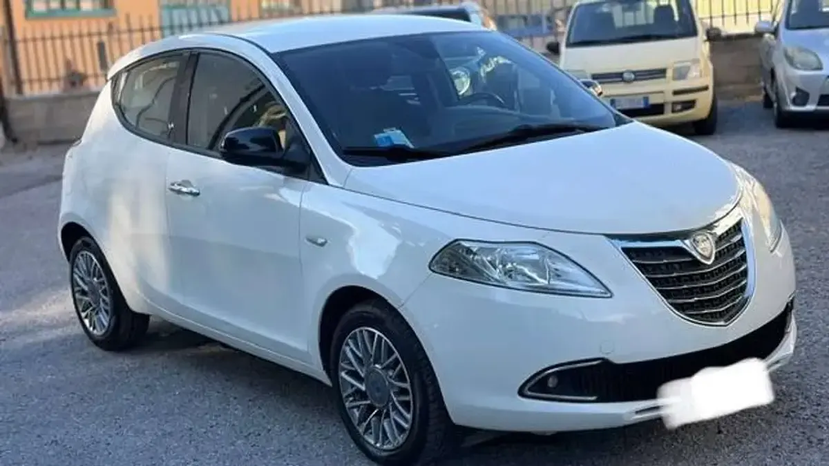 Usata Lancia Ypsilon Platinum 95 CV (69 kW) 2013 Bianco Utilitaria