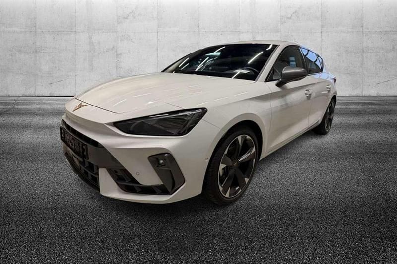 Bianco Usata 2025 Cupra Leon Tre volumi | 32.950 € (Buon prezzo) - Immagine 1/4