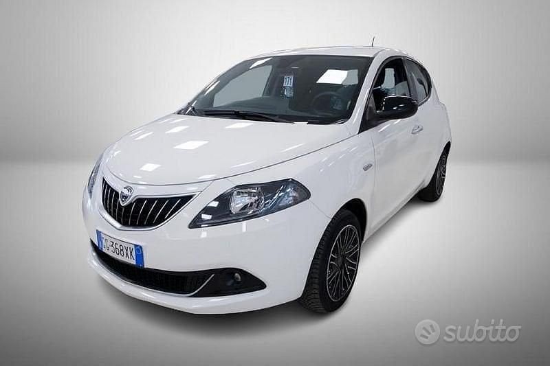 Usata Lancia Ypsilon Gold 70 CV (51 kW) 2021 Bianco Utilitaria