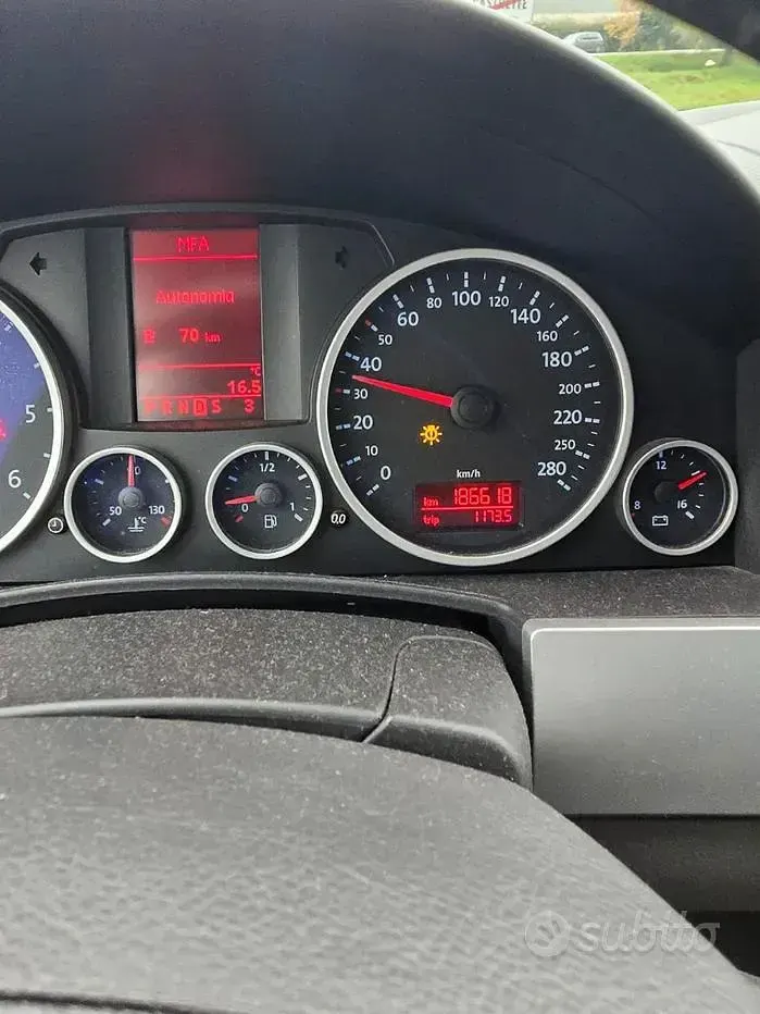 Usata VW Touareg 174 CV (127 kW) 2007 Nero SUV