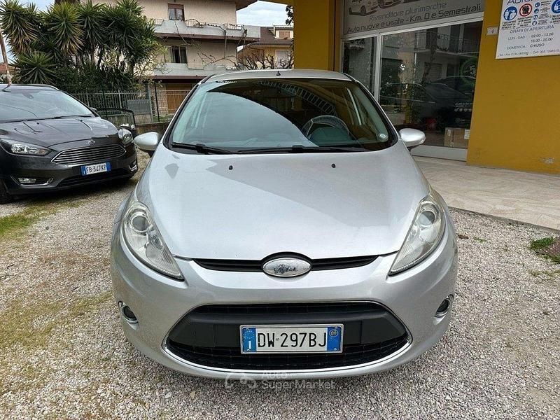 Usata Ford Fiesta Titanium 97 CV (71 kW) 2009 Argento Utilitaria