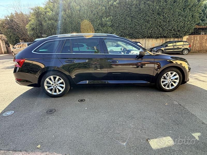 Usata Skoda Superb Style 150 CV (110 kW) 2022 Nero Station wagon