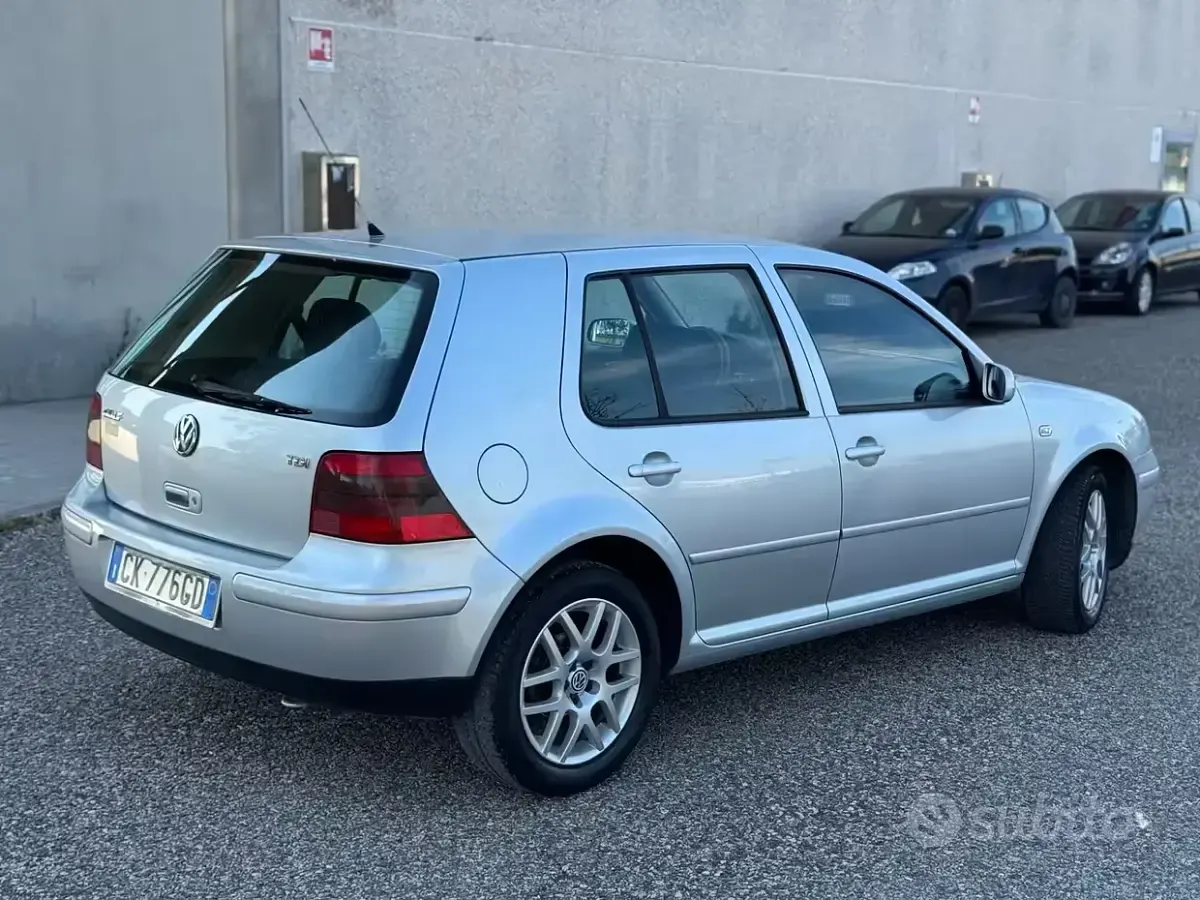 Usado VW Golf IV 101 CV (74 kW) 2003 Gris Berlina
