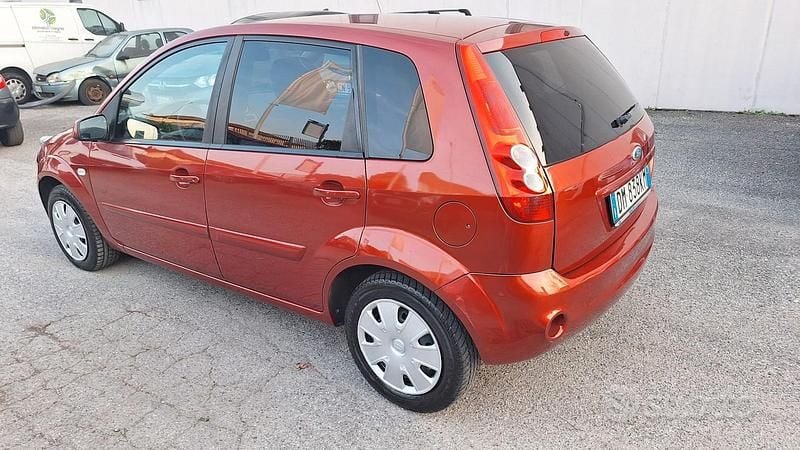 Usata Ford Fiesta 2007 Rosso Utilitaria