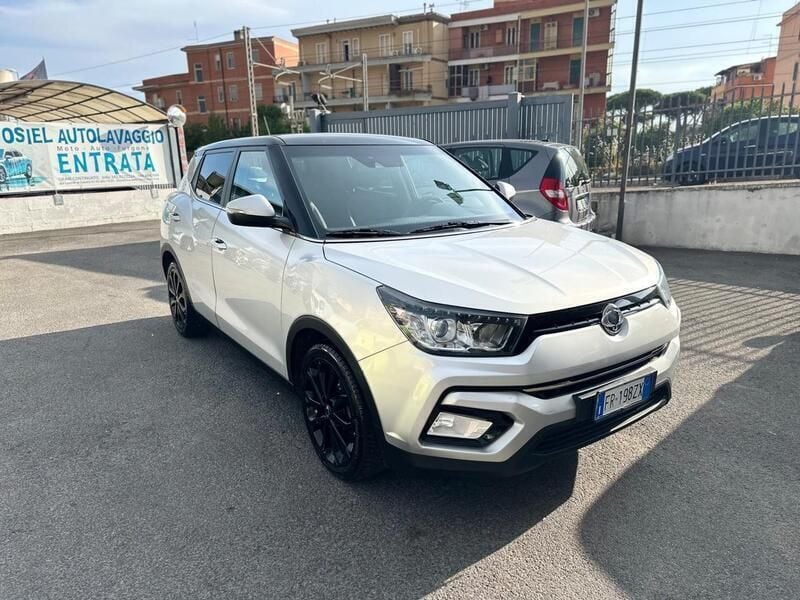 Usata Ssangyong (KGM) Tivoli 115 CV (84 kW) 2018 Argento SUV