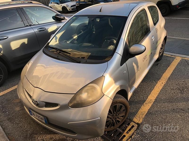 Usata Toyota Aygo 72 CV (52 kW) 2008 Grigio Utilitaria
