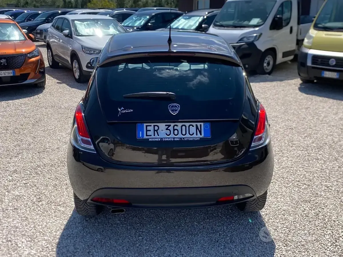 Usata Lancia Ypsilon 69 CV (50 kW) 2013 Marrone Utilitaria