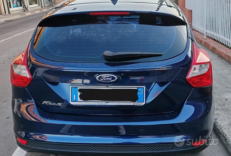 Usata Ford Focus 105 CV (77 kW) 2013 Blu Berlina
