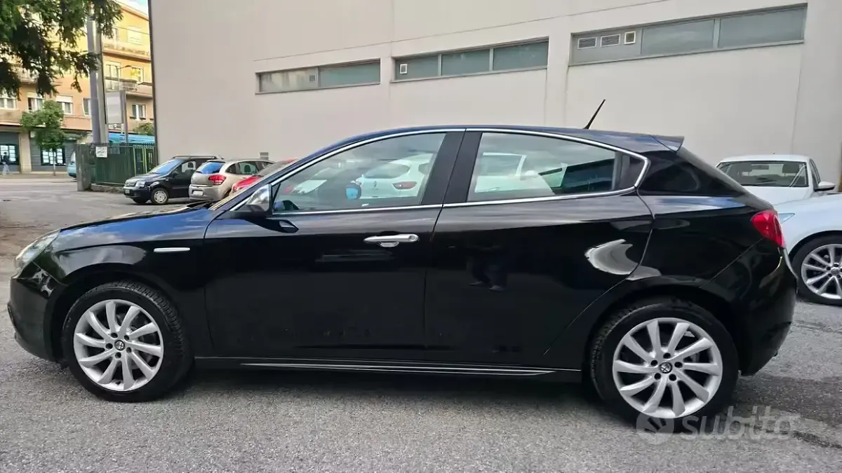 Usata Alfa Romeo Giulietta Exclusive 140 CV (102 kW) 2011 Nero Utilitaria