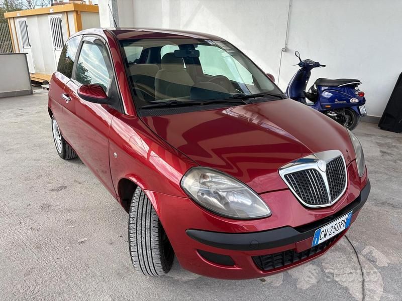 Usata Lancia Ypsilon 69 CV (50 kW) 2005 Rosso Utilitaria