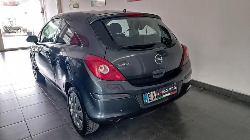 Usata Opel Corsa Enjoy 80 CV (58 kW) 2009 Argento Berlina