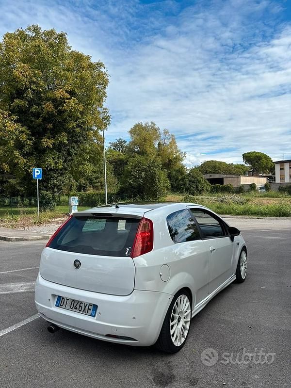 Usata Fiat Punto 90 CV (66 kW) 2008 Bianco Utilitaria