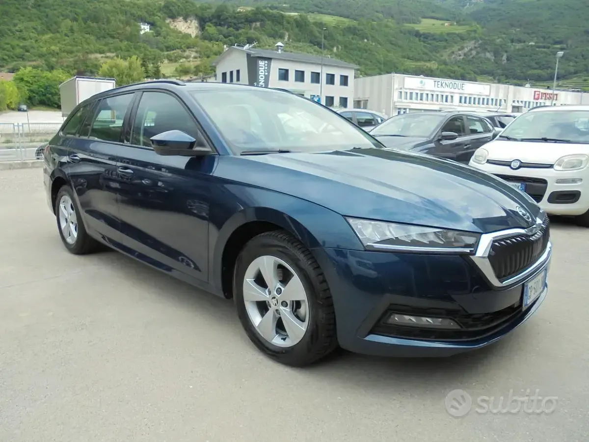 Usata Skoda Octavia Executive 116 CV (85 kW) 2024 Blu Station wagon