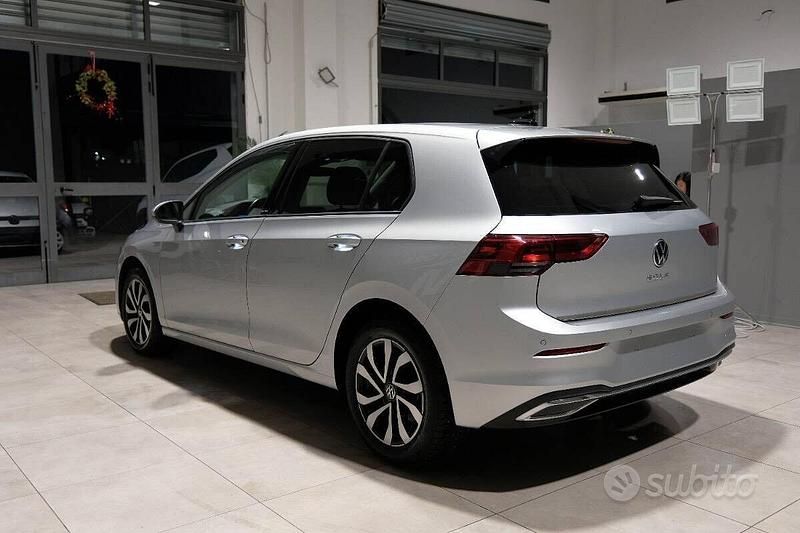 Usata VW Golf VIII Life 115 CV (84 kW) 2022 Grigio Berlina