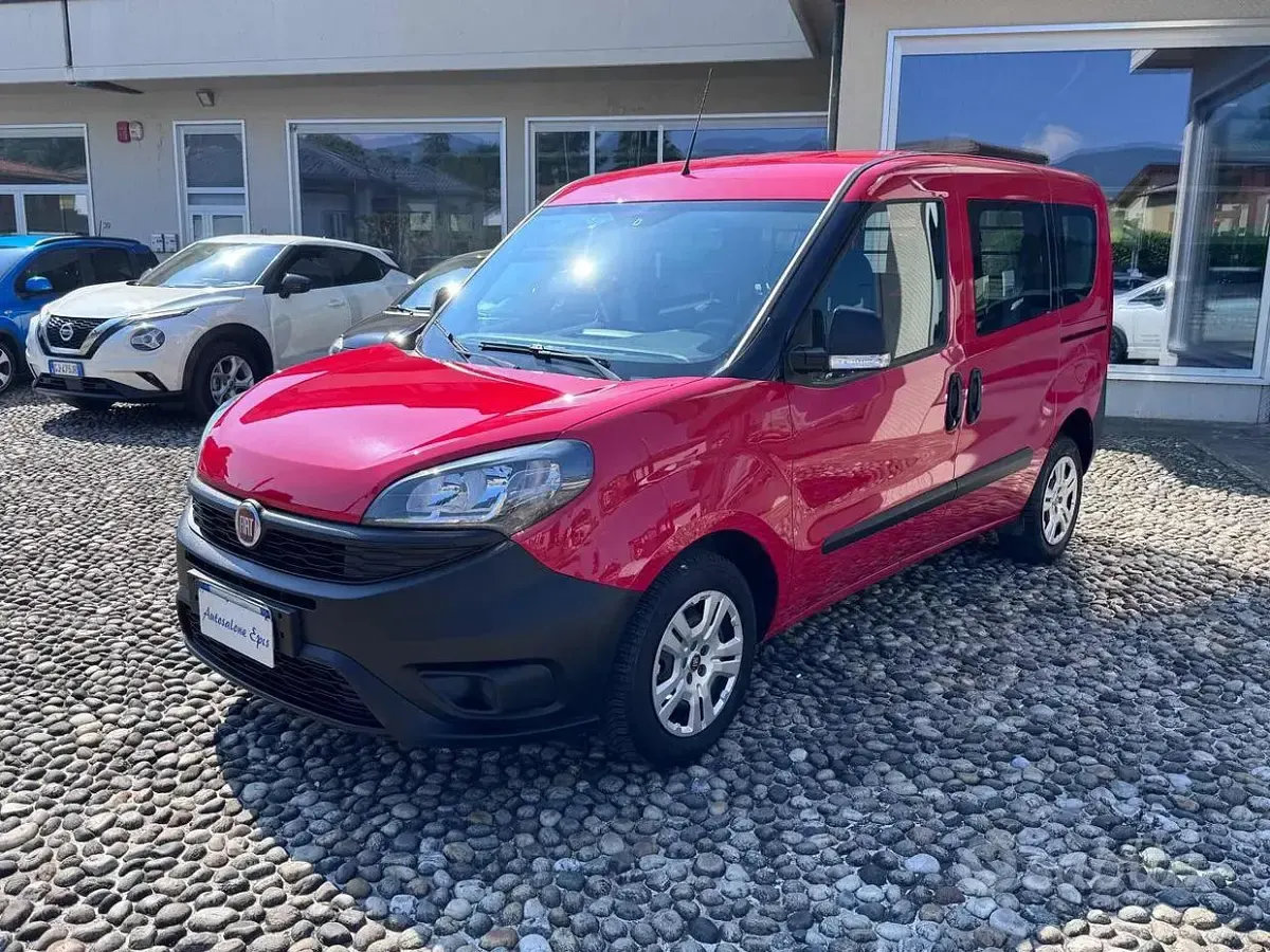 Usata Fiat Doblò S 90 CV (66 kW) 2022 Rosso Monovolume