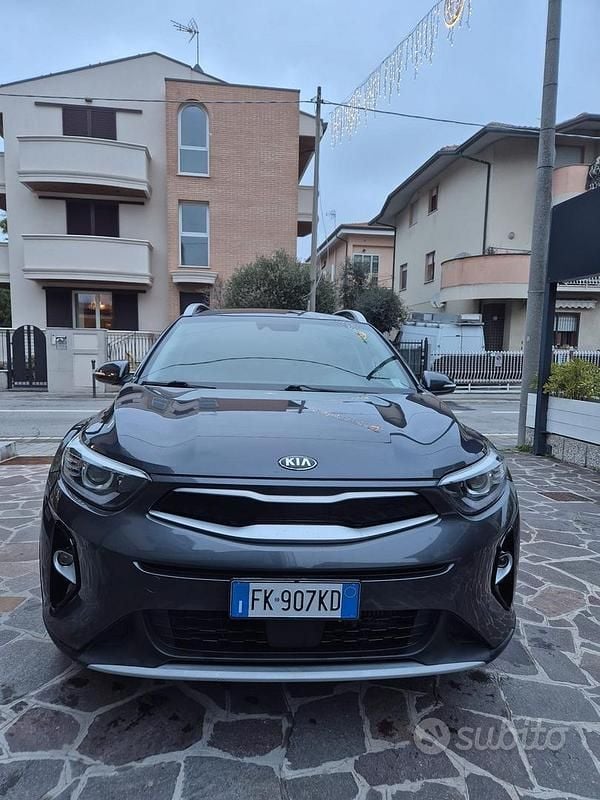 Grigio Usata 2017 Kia Stonic SUV | 12.500 € (Buon prezzo) - Immagine 1/4
