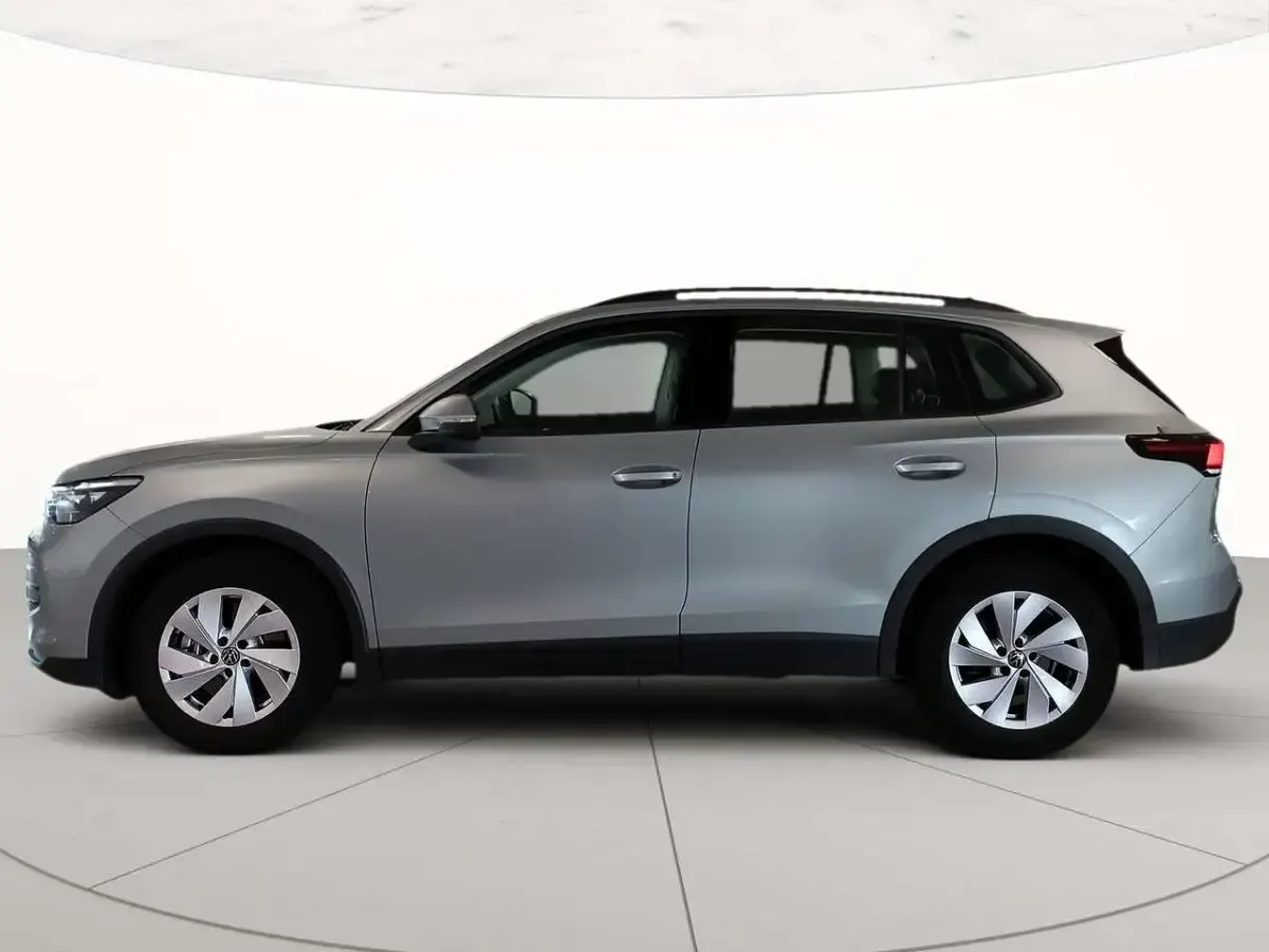 Usata VW Tiguan Life 150 CV (110 kW) 2024 Dolomite silver metallizzato SUV