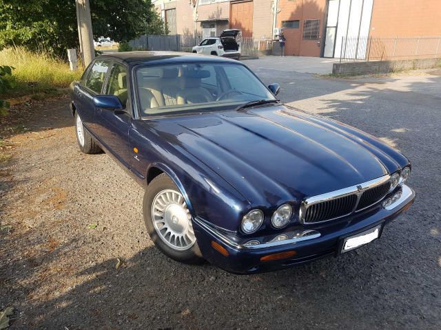 Venduto Jaguar XJ8 3.2 cat - auto usate in vendita