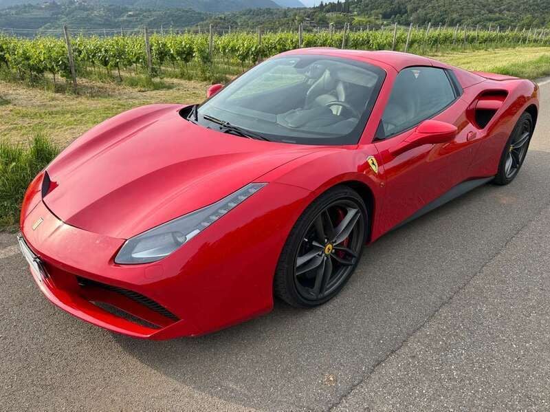Usata Ferrari 488 670 CV (492 kW) 2017 Rosso corsa Cabrio