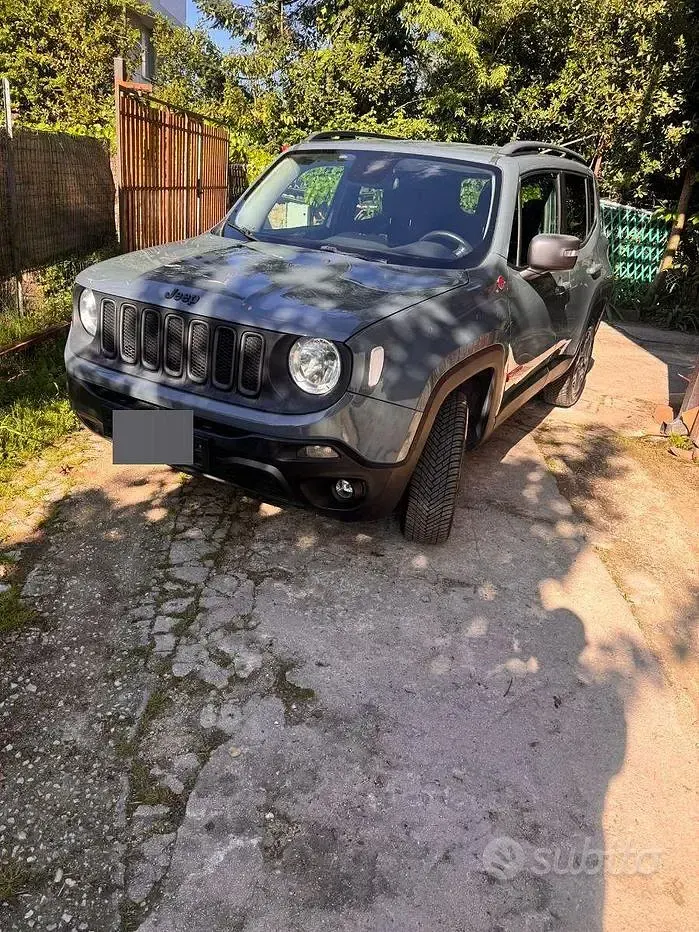 Usata Jeep Renegade Trailhawk 170 CV (125 kW) 2015 Grigio SUV