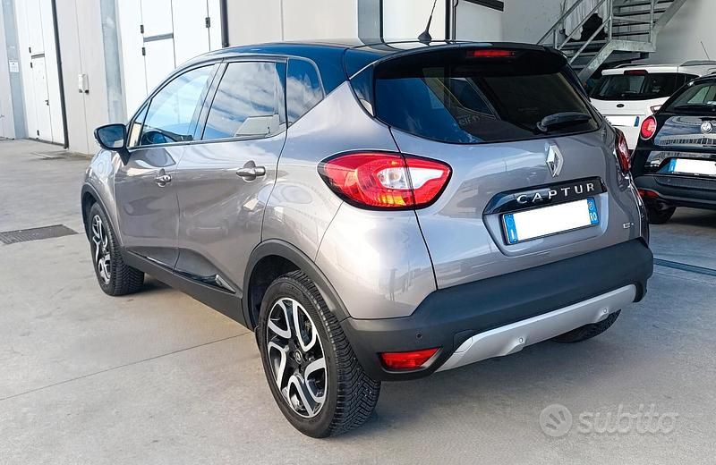 Usata Renault Captur Intens 90 CV (66 kW) 2017 Grigio SUV