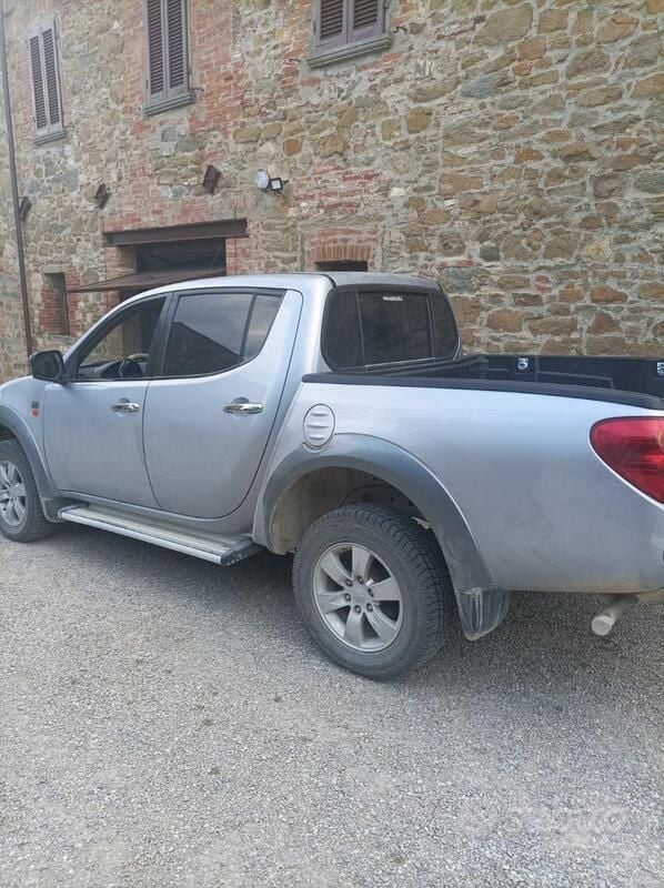 Grigio Usata 2007 Mitsubishi L200 Pick-up | 9000 € (Super prezzo) - Immagine 1/4