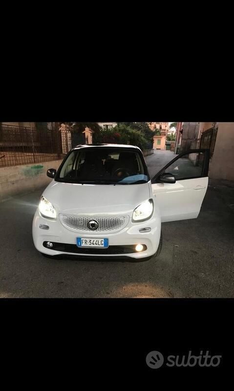 Bianco Usata 2018 Smart ForFour Utilitaria | 11.300 € - Immagine 1/4