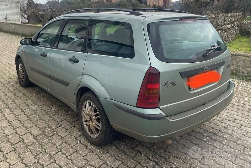 Usata Ford Focus Ambiente 90 CV (66 kW) 2001 Verde Station wagon