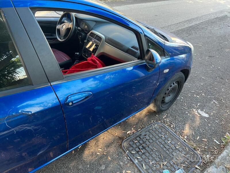 Usata Fiat Grande Punto 77 CV (56 kW) 2006 Blu Utilitaria