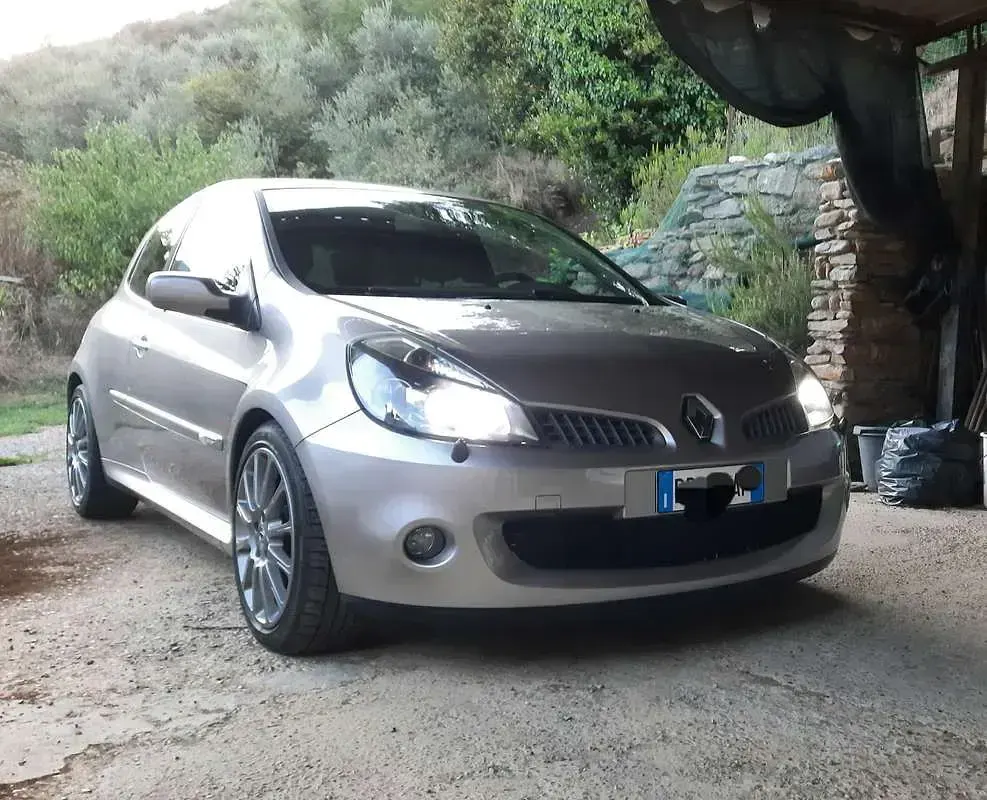 Käytetty Renault Clio II R.S. 197 HP (144 kW) 2006 Sedan