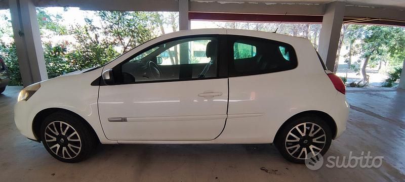Usata Renault Clio IV 103 CV (75 kW) 2012 Bianco Utilitaria