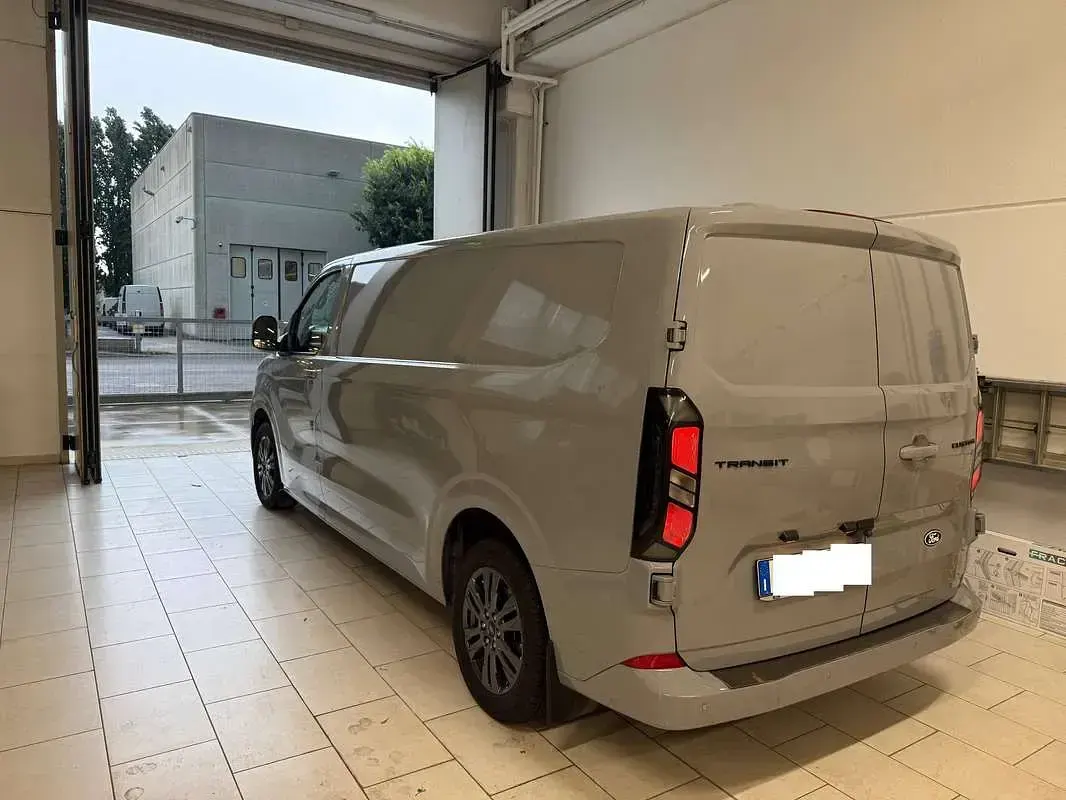 Usata Ford Transit Custom Titanium 170 CV (125 kW) 2025 Grigio Furgone