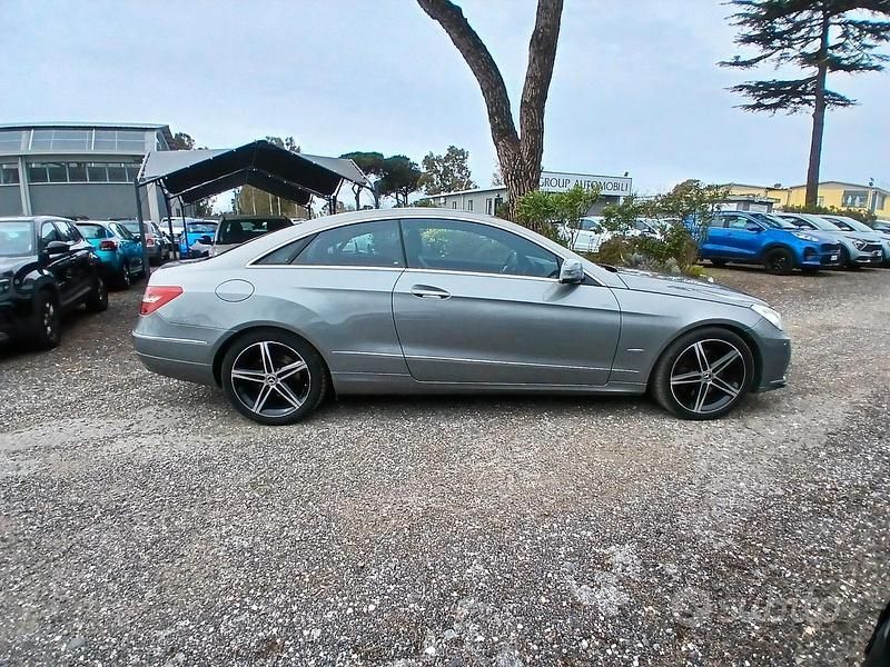 Gebraucht Mercedes E220 170 PS (125 kW) 2012 Grau Coupé