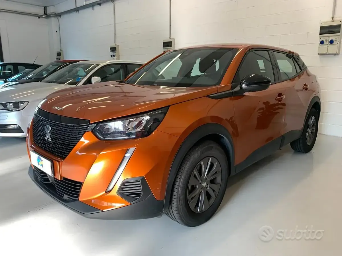 Usata Peugeot 2008 Allure 102 CV (75 kW) 2023 Arancione SUV