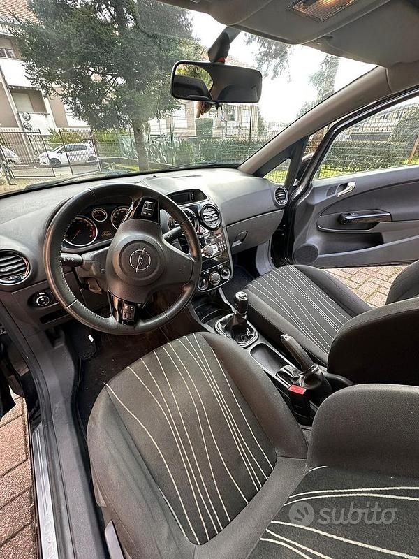 Usata Opel Corsa Club 86 CV (63 kW) 2010 Nero Utilitaria