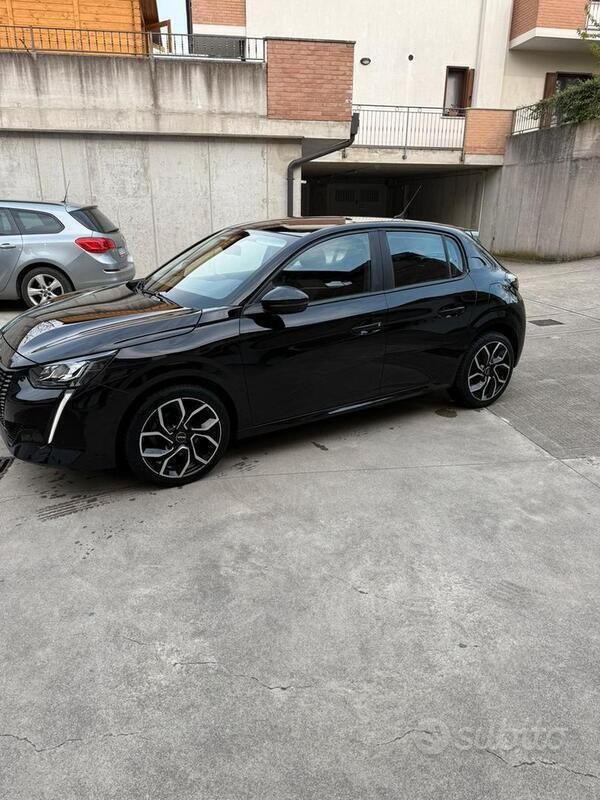 Usata Peugeot 208 101 CV (74 kW) 2021 Nero Utilitaria