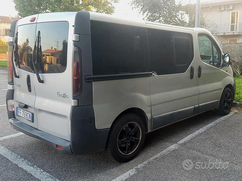 Usata 2005 Renault Traffic Tre volumi | 6000 € - Immagine 1/4