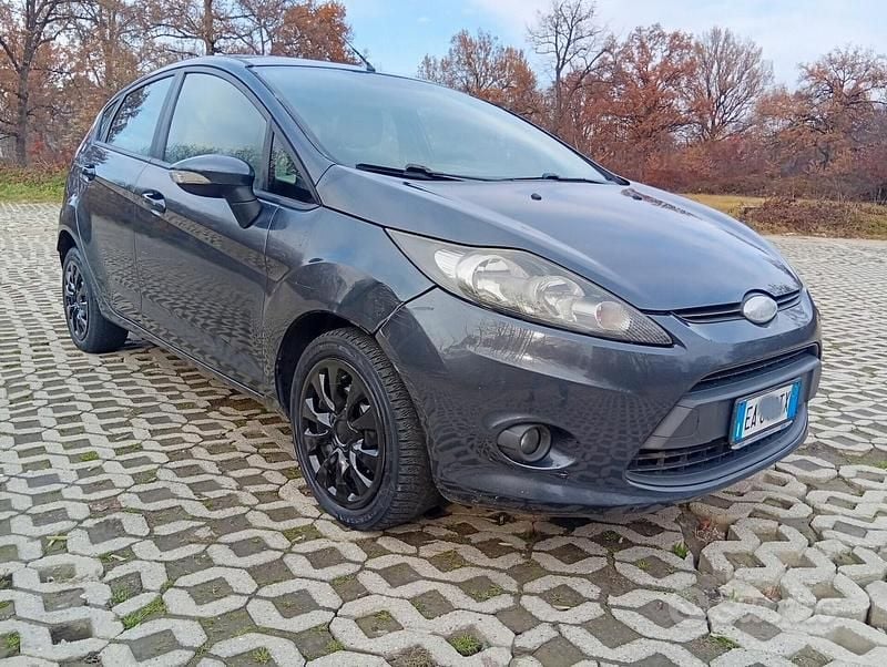 Usata Ford Fiesta Titanium 92 CV (67 kW) 2010 Grigio Berlina