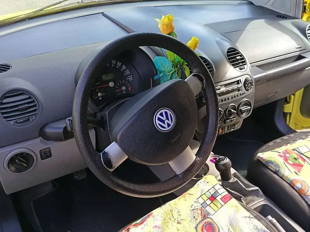 Usata VW New Beetle 116 CV (85 kW) 1999 Giallo Utilitaria