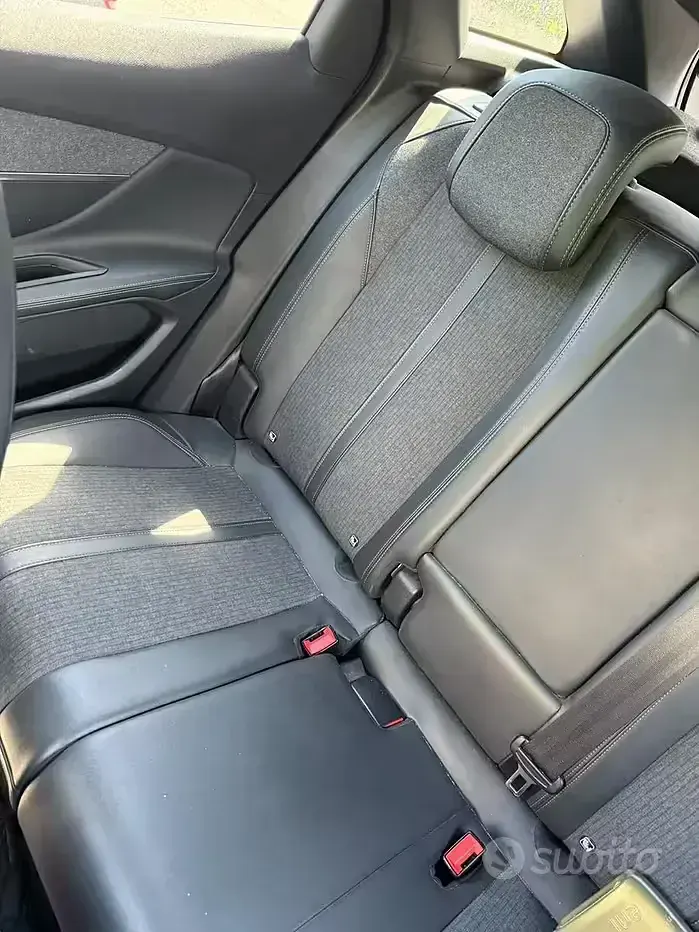 Usata Peugeot 3008 GT-line 120 CV (88 kW) 2019 Grigio SUV