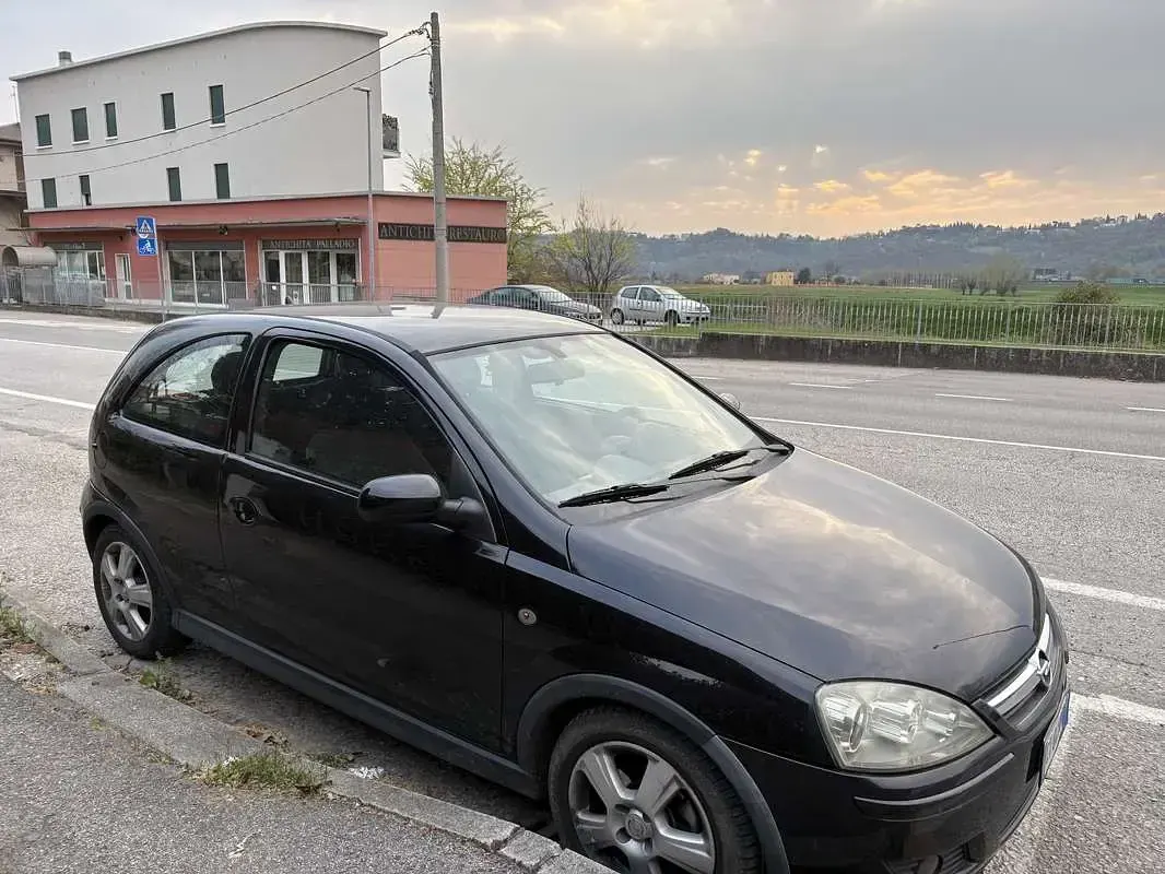 Usata Opel Corsa 69 CV (50 kW) 2005 Utilitaria