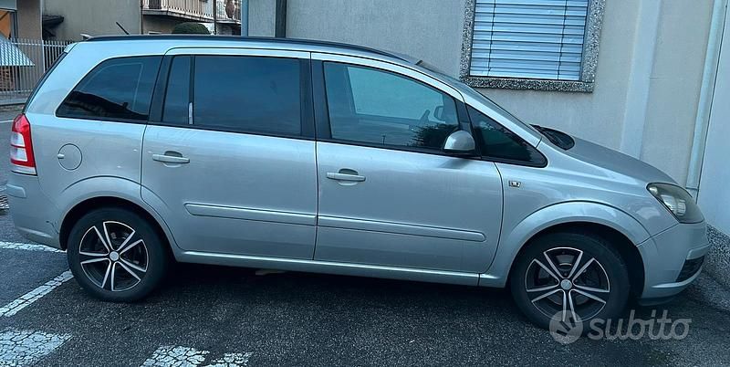 Usata Opel Zafira 2009 Grigio Monovolume
