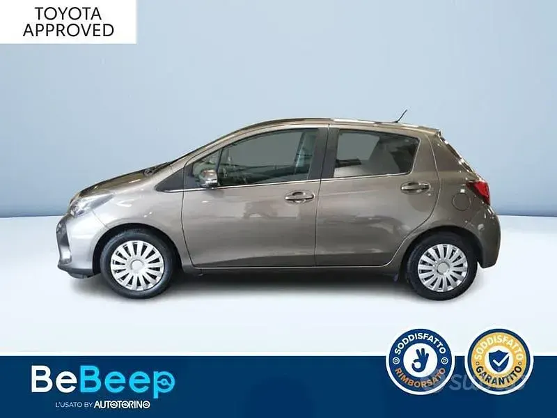 Usata Toyota Yaris Lounge 69 CV (50 kW) 2017 Bronzo metallizzato Berlina