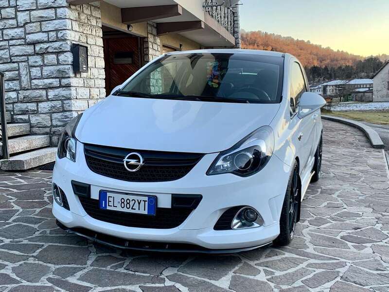 Usato 2012 Opel Corsa 1.6 Benzin 192 CV (13.000 €)