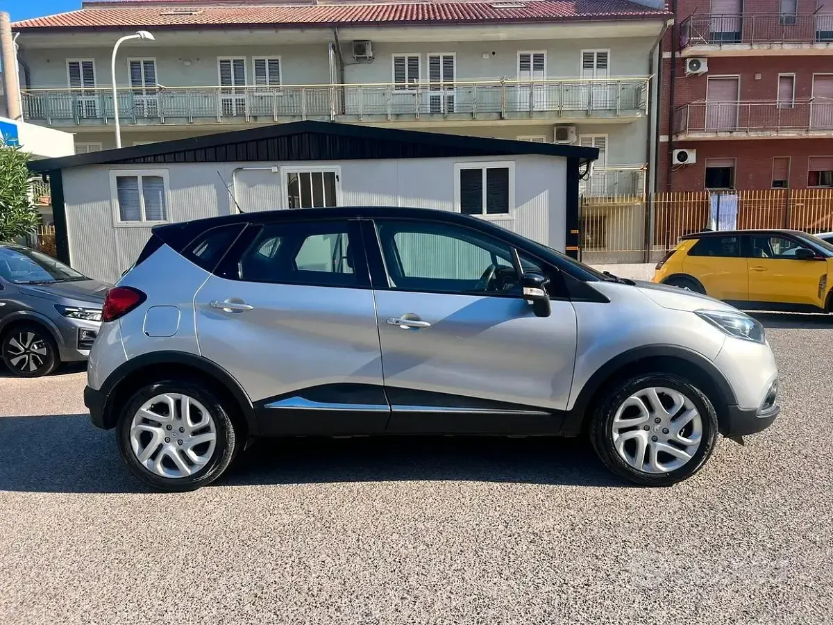 Usata Renault Captur Intens 90 CV (66 kW) 2015 Grigio SUV