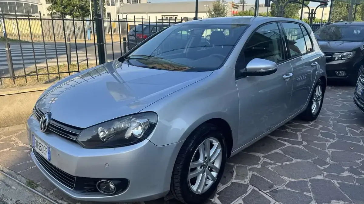 Usata VW Golf VI Highline 122 CV (89 kW) 2011 Argento Utilitaria