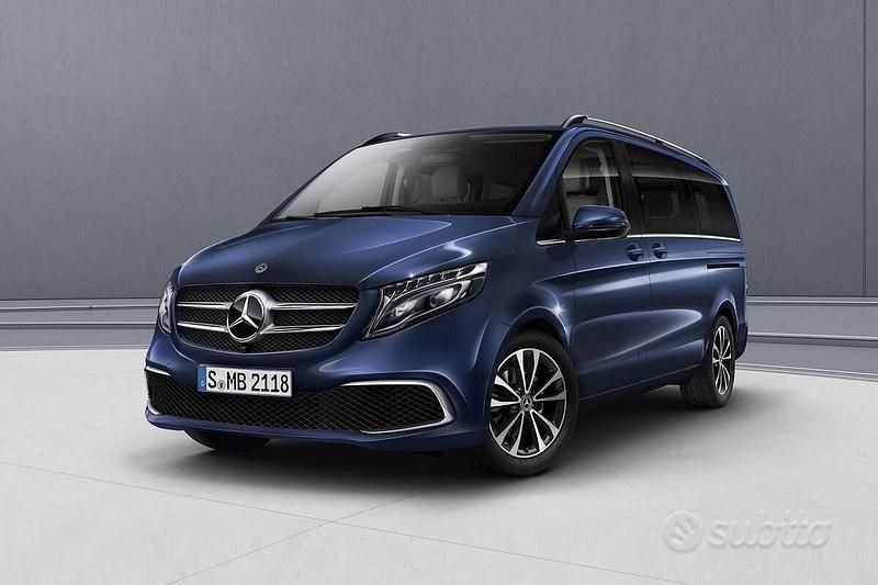Usata 2022 Mercedes V220 Monovolume | 40.900 € - Immagine 1/4