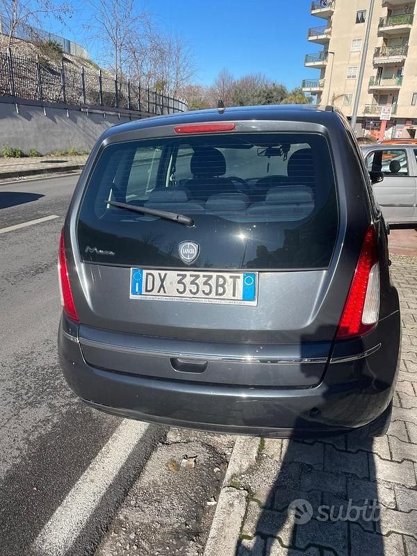 Blu Usata 2009 Lancia Musa Monovolume | 3500 € (Buon prezzo) - Immagine 1/4