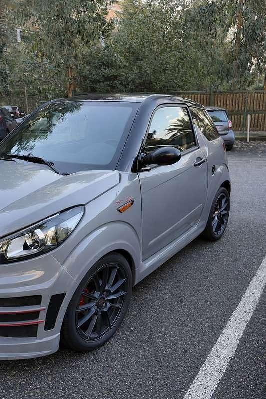 Begagnad Ligier JS50 2022 Grå Halvkombi